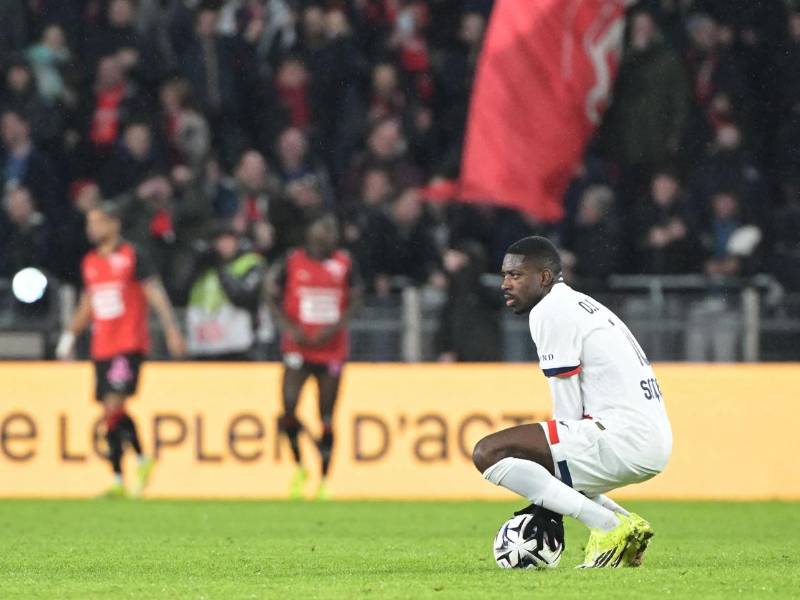 Ousmane Dembélé marcó un gol, pero el PSG no pudo remontar y perdió en el campo del Rennes.