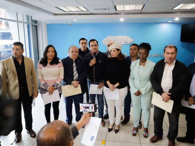 Diputados del Partido Nacional y Liberal en reunión en busca de consensos para presidir el Congreso Nacional.