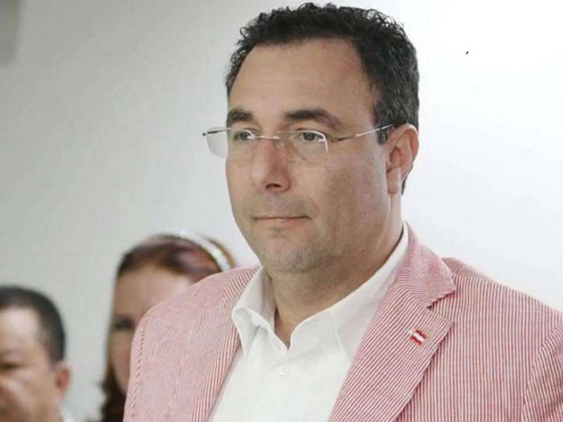 Ni la Constitución de la República ni la Ley Electoral de Honduras establecen que deba hacerse un recuento voto por voto cuando la diferencia entre candidatos sea menor que los votos nulos y blancos.