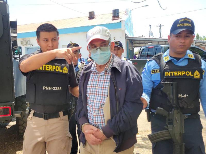 Es vinculado a delitos de fraude, uso de documentos públicos falsos, malversación de caudales públicos y lavado de activos.