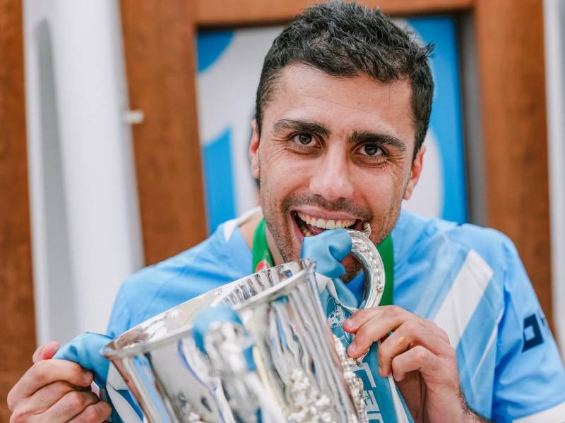 El volante español Rodri podría dejar al Manchester City y unirse a las filas del Real Madrid.