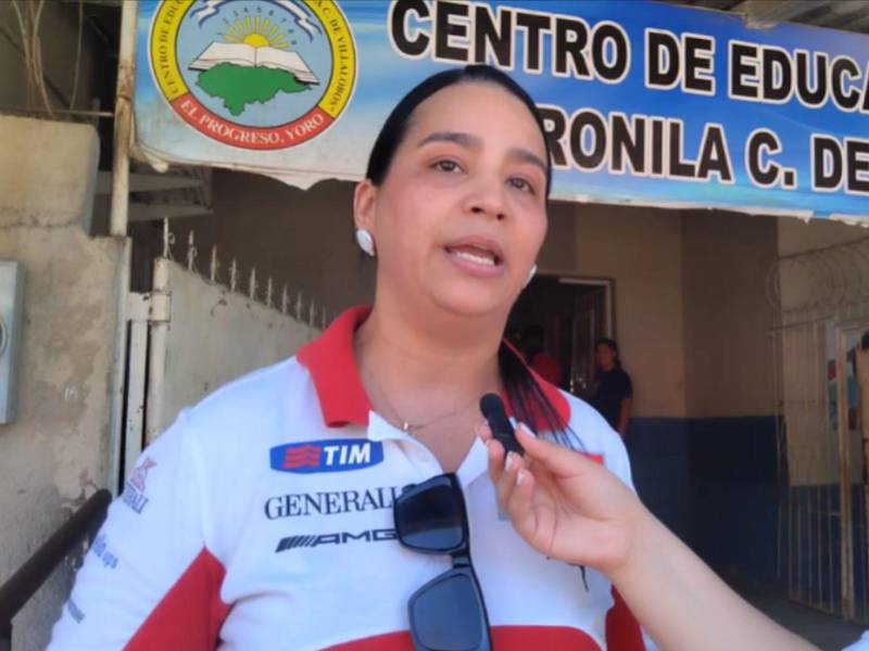 Melisa Hawit, simpatizante del Partido Liberal, denunció que los miembros de Libre están presionando a los votantes en el CEB Petronila C. de Villalobos para que voten por sus candidatos.