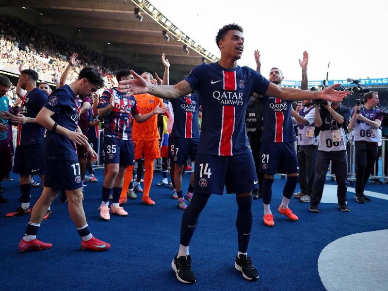 Los jugadores del PSG festejando el título del PSG.