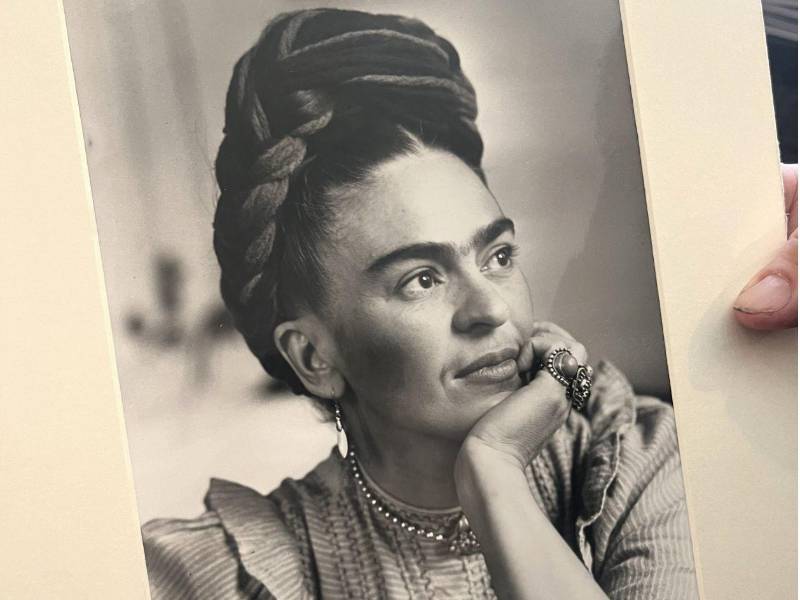 Personalidades como Frida Kahlo (en la imagen), Franz Kafka, Albert Einstein o George Orwell se han asociado a la otroversión, un rasgo de personalidad agrupado bajo el arquetipo del eterno marginado.
