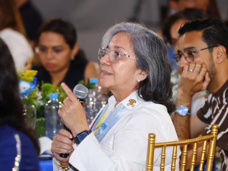 Representantes de universidades hondureñas participaron en el foro, que contó con espacios para que los asistentes hicieran sus preguntas o aportes al diálogo.
