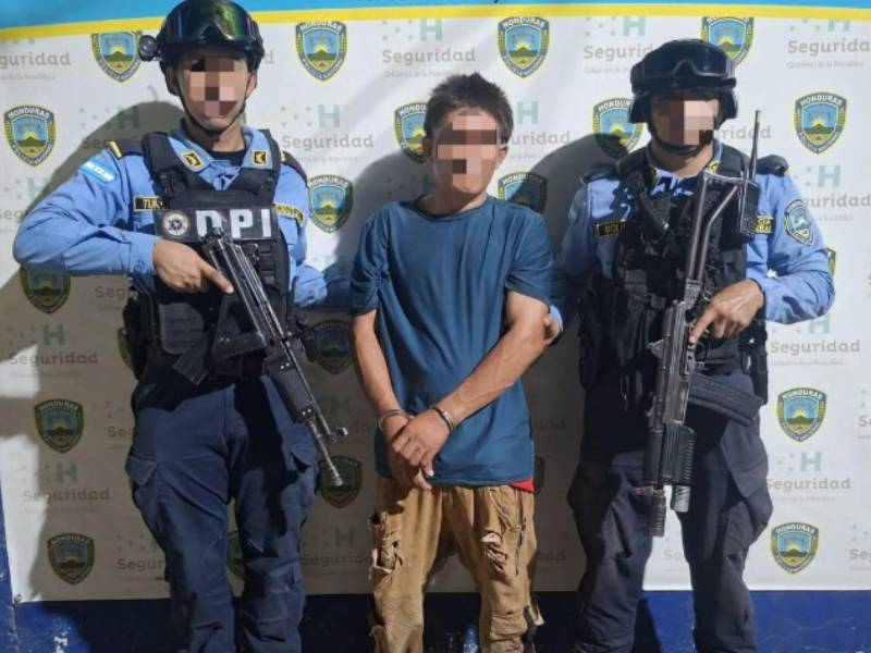 El hombre fue detenido por suponerlo responsable de acorralar e intentar abusar de una menor de edad cuando esta se dirigía hacia una iglesia.