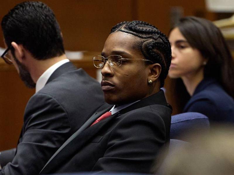 Fotografía de archivo en donde se ve a Rakim Mayers, también conocido como A$AP Rocky, escucha durante los alegatos finales de su juicio por asalto en el Centro de Justicia Penal Clara Shortridge Foltz en Los Ángeles, California, EE.UU., 13 de febrero de 2025.