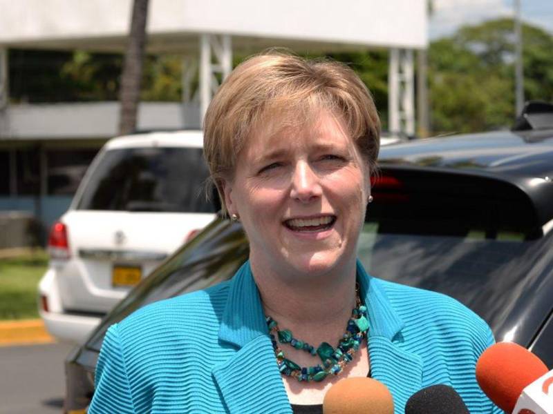 Dogu, originaria del estado de Texas, cuenta con una extensa carrera diplomática en América Latina.