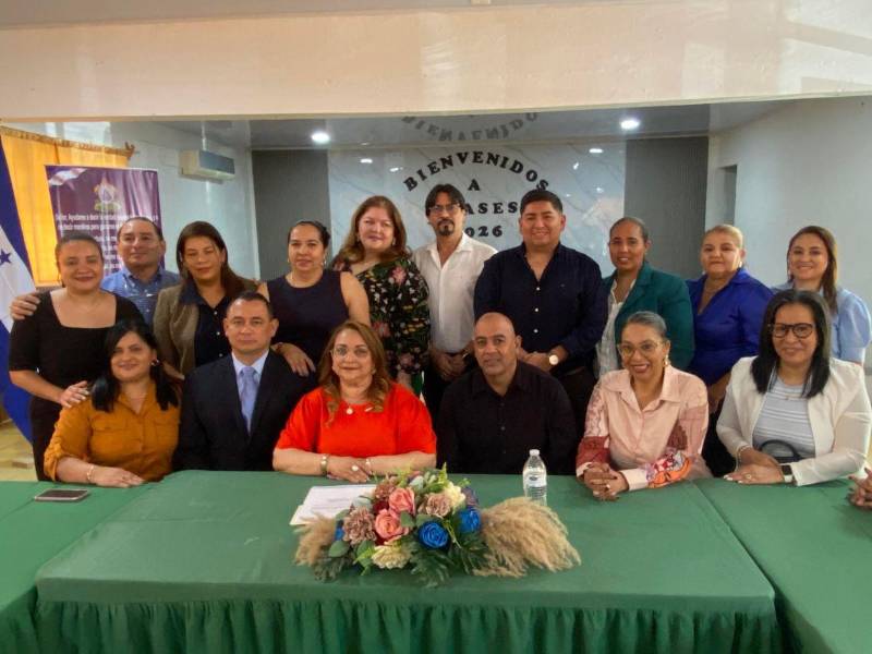 La ministra de Educación, Arely Argueta, se reunió con autoridades del departamento de Cortés para abordar temas relacionados con la gestión educativa y el fortalecimiento del sistema escolar en la región.