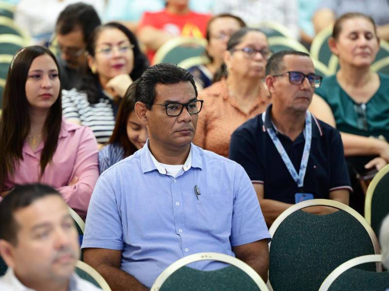 Los asistentes observaron con atención cada detalle de los talleres previos al lanzamiento de la campaña.