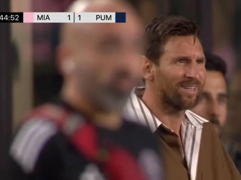 Messi se puso de pie tras el gol de su amigo y compañero Rodrigo De Paul.