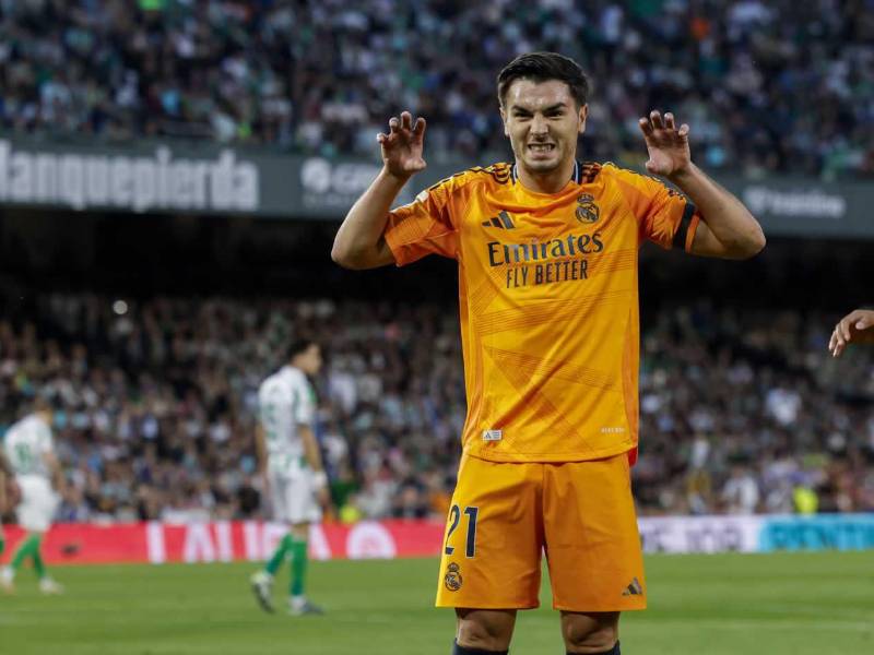 Brahim Díaz celebrando su gol que puso en ventaja al Real Madrid en el Benito Villamarín.