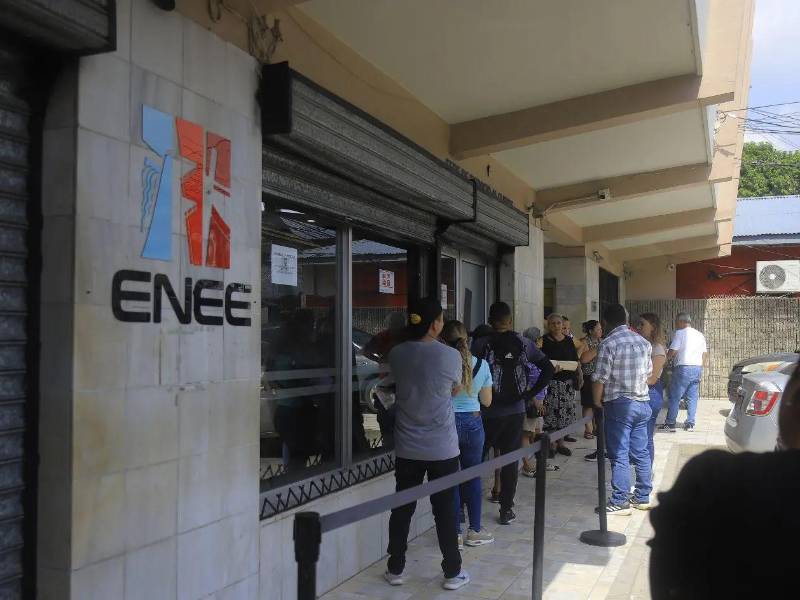 La contratación de deuda de la ENEE es una carga para las finanzas públicas, ya que de acuerdo con la Sefin (Secretaría de Finanzas), la estatal eléctrica tiene una calificación 5.