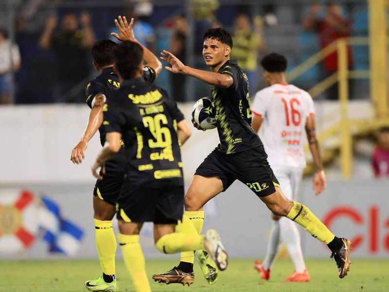 César Romero rescató al Real España y lo salvó de la derrota en el Morazán.