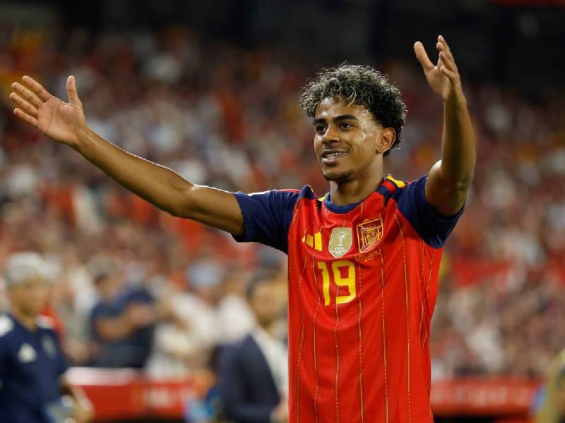 Yamal fue uno de los grandes protagonistas del partido y celebró con mucha emoción uno de los dos goles que marcó con la selección española.
