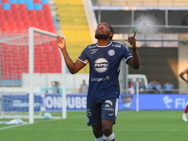 Cristopher Meléndez celebrando su gol para el 1-0 del Motagua ante el CD Choloma.