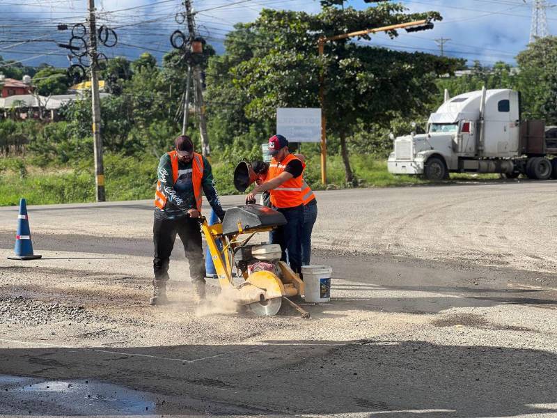 La rehabilitación de la CA-13 es una de las mayores apuestas para mejorar la conectividad del litoral Atlántico. El proyecto cuenta con recursos anunciados por el Banco Mundial y el Gobierno de España, pero todavía permanece en etapa de estudios.