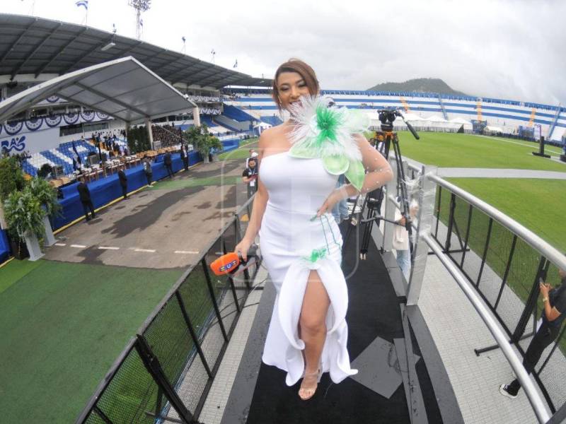Así es el vestido blanco que eligió Milagro Flores para celebrar la independencia