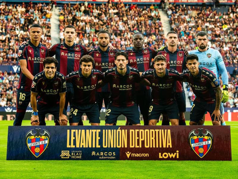 Kervin Arriaga en el 11 titular del Levante contra el Rayo Vallecano.