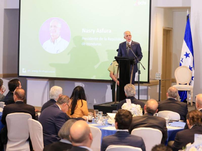 l presidente Nasry Asfura sostuvo este martes -17 de marzo- un encuentro con representantes del sector económico, energético e inversionistas, en el marco del Foro de Integración Energética del Triángulo Norte.