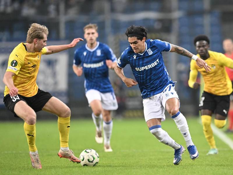 Luis Palma tratando de superar la marca de Taneli Hamalainen del KuPS Kuopio.