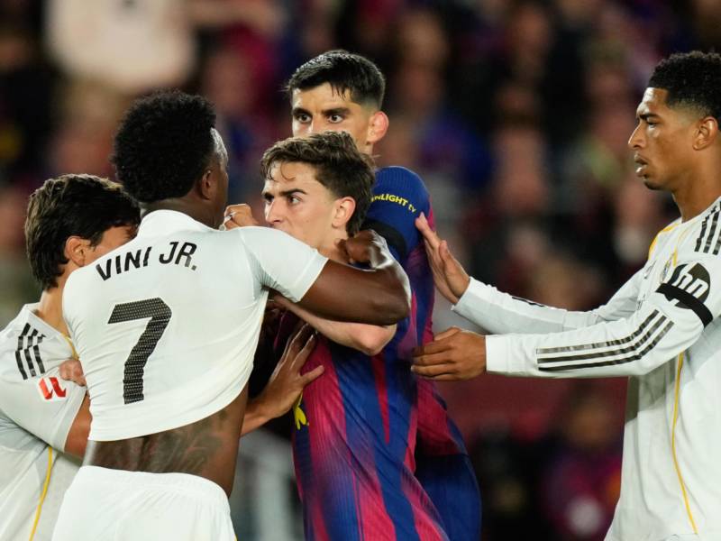 Vinicius protagonizó una pelea con Gavi en este segundo tiempo.