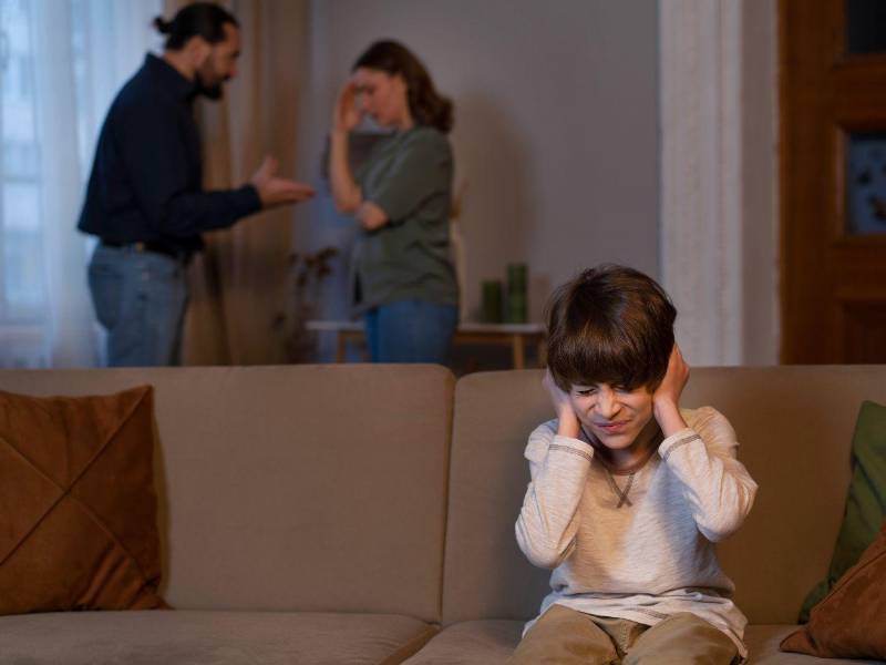 Los niños que crecen en medio de un ambiente de caos puede tener problemas emocionales.