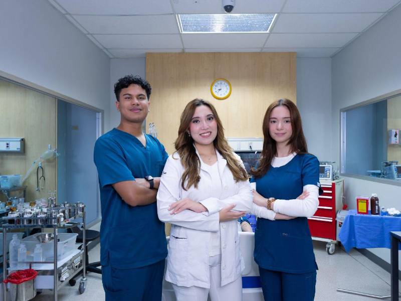 Unitec está comprometida con elevar sus estándares y ampliar las oportunidades de formacIón y desarrollo profesional para su comunidad universitaria.