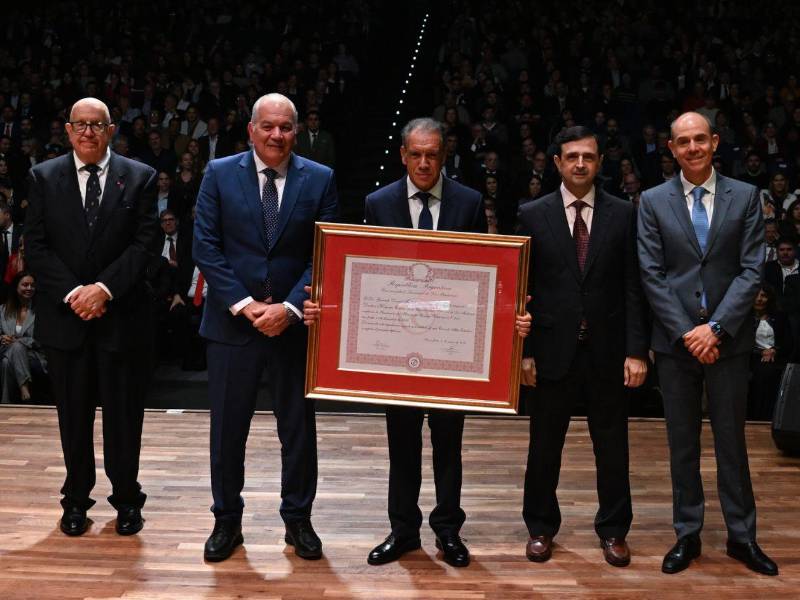 El reconocido periodista Juan Antonio Giner; el rector de la Universidad Nacional de La Matanza, Daniel Martínez; Daniel Hadad; el vicerrector de la UNLAM, Fernán Luján Acosta y el profesor y periodista Pablo Boczkowski
