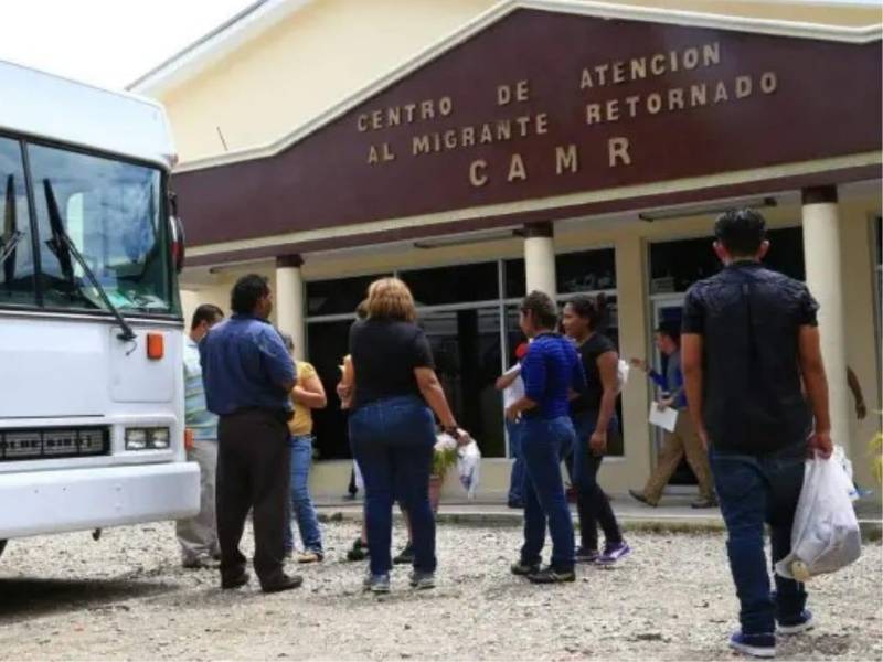 Las autoridades del Instituto Nacional de Migración (INM) indican que cada semana llegan al país compatriotas deportados desde Estados Unidos.