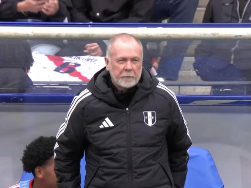 Mano Menezes debutó como entrenador de Perú.