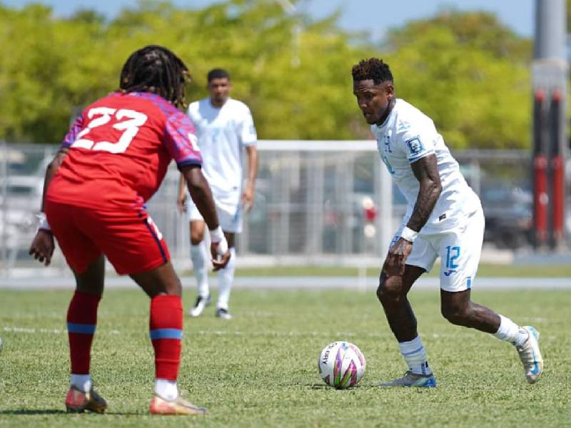 Romell Quioto jugó de titular con la Selección de Honduras y solo estuvo 45 minutos en la cancha.