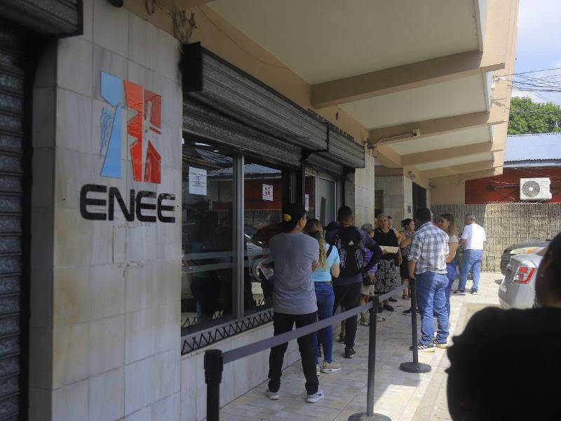 Oficina de atención al cliente de la Enee en barrio Guamilito, San Pedro Sula.