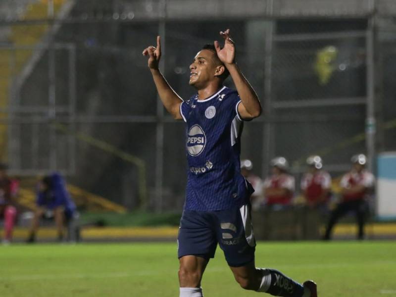 Denis Meléndez abrió el marcador en el duelo Motagua vs Victoria.