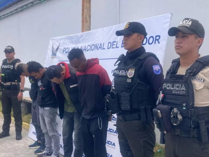 Escándalo luego de que fue futbolista ha sido detenido acusado de robo.