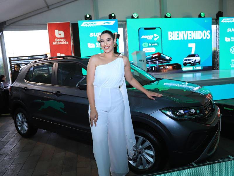 Carolina Lanza, fue la encargada de dirigir el evento en el cual se comunicaron las buenas noticias.