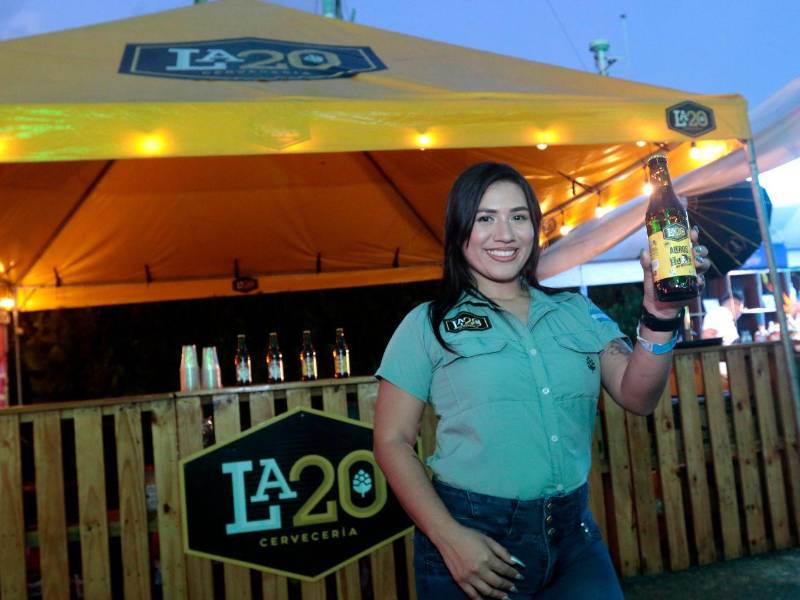 Stand de Cerveza La 20 durante el Honduras International Billfish Open 2026.
