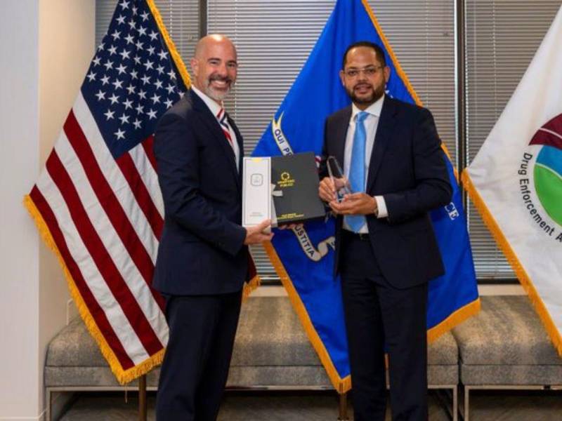 El fiscal general Pablo Emilio Reyes Theodore se reunió con el director de la DEA, Terrance Christopher Cole, para fortalecer lucha antidrogas