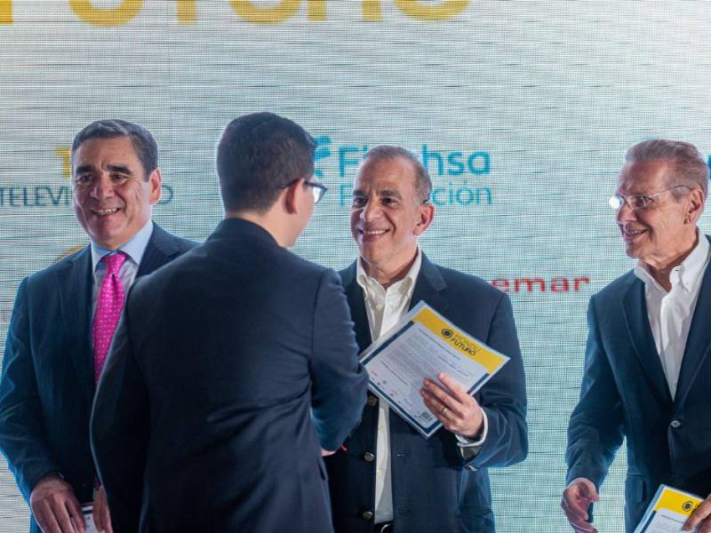 Uno de los 22 beneficiarios del programa de HonduFuturo, quién podrá estudiar su posgrado en una universidad en el extranjero.
