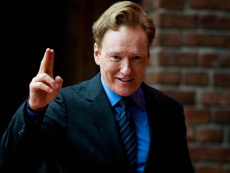 Conan O’Briencon tiene estudios de Historia estadounidense y cultura hispanoamericana.