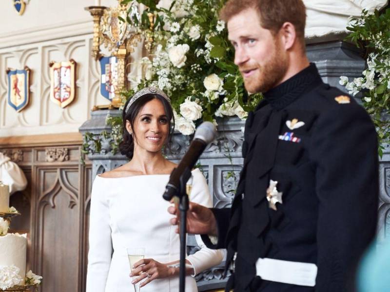 Meghan Markle y el príncipe Harry sorprendieron a sus seguidores al compartir un homenaje fotográfico con imágenes inéditas de su boda real de 2018, con motivo de su octavo aniversario de matrimonio.