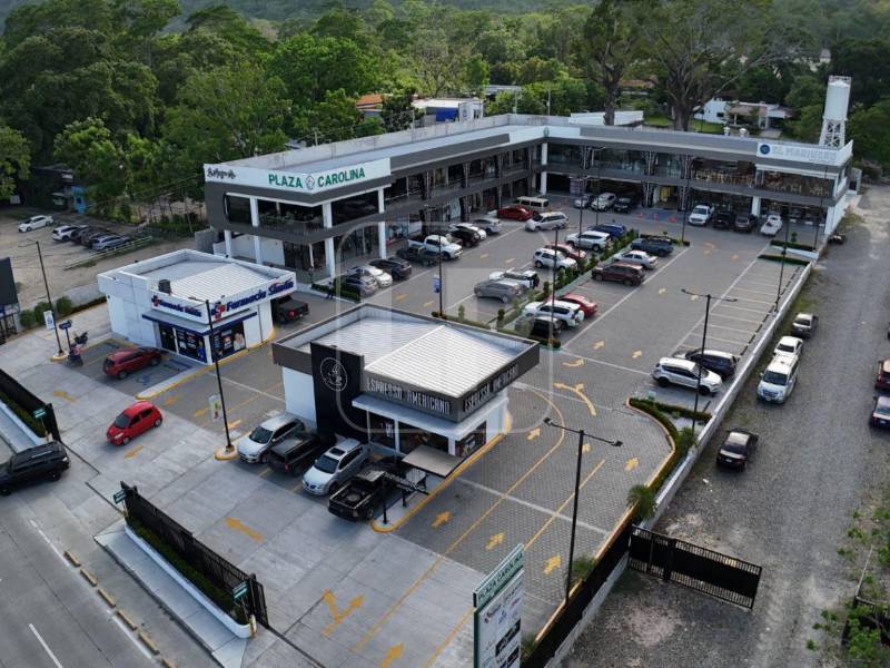 En una zona de amplio crecimiento, Plaza Carolina ofrece tiendas, salones de belleza, gastronomía, entre otros.