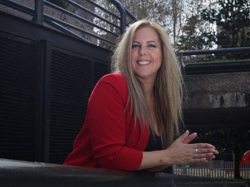 Marina Romero, periodista, guionista y escritora explora en una novela romántica, los retos del amor en las redes sociales .