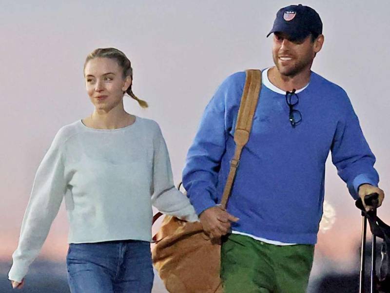 Sydney Sweeney y Scooter Braun se ven más enamorados que nunca en un video lleno de muestras de afecto.