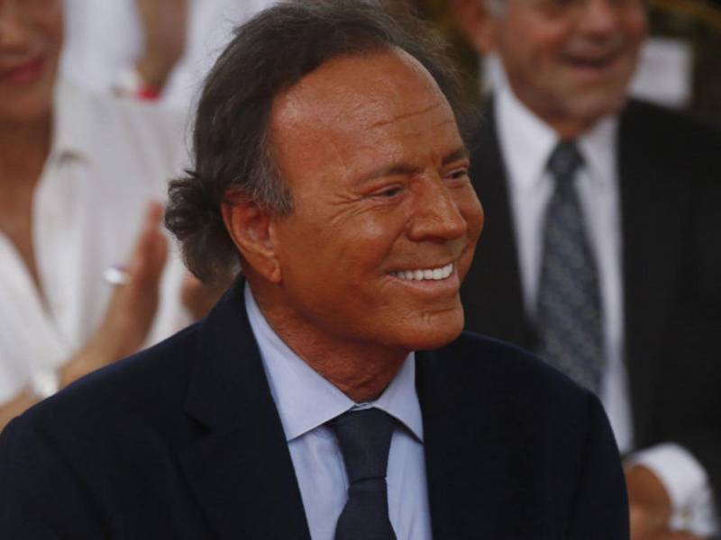 La investigación sostiene que el cantante Julio Iglesias no respondió a ninguno de los intentos de contacto realizados por los medios ni por sus representantes legales.