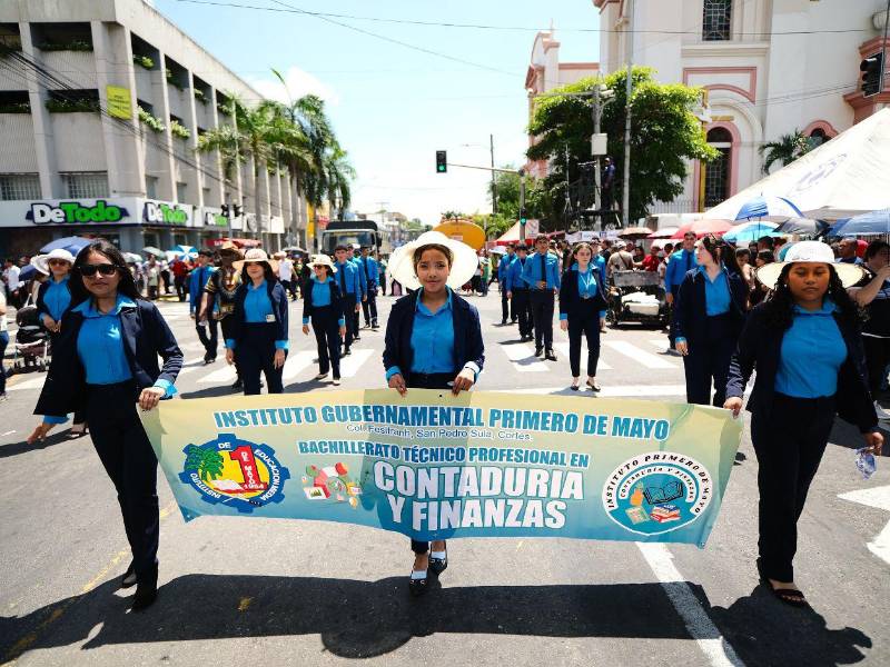 El instituto gubernamental 1 de Mayo arribó a su 51 aniversario el fin de semana, reafirmando su legado como uno de los centros educativos más emblemáticos de San Pedro Sula. La institución conmemoró más de cinco décadas de historia, formación y compromiso con la juventud sampedrana.