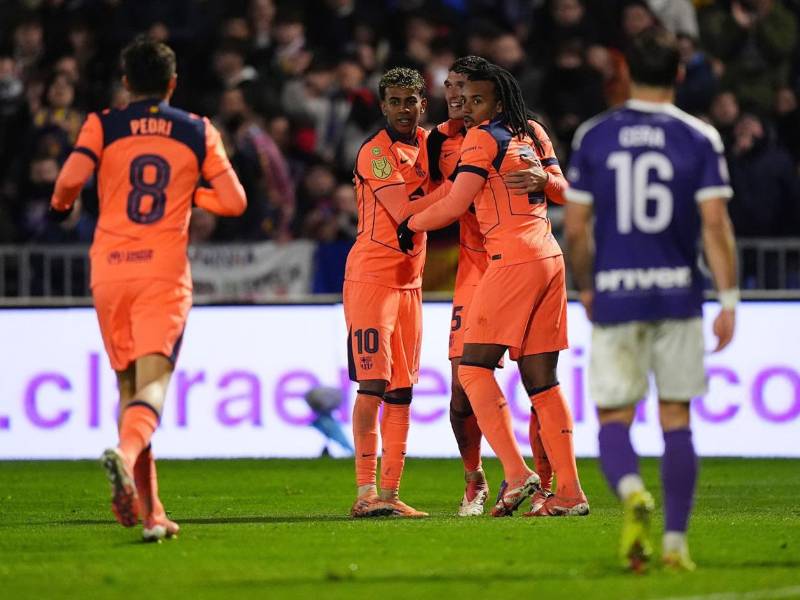 Los jugadores del Barcelona celebrando el gol de Andreas Christensen contra el CD Guadalajara.