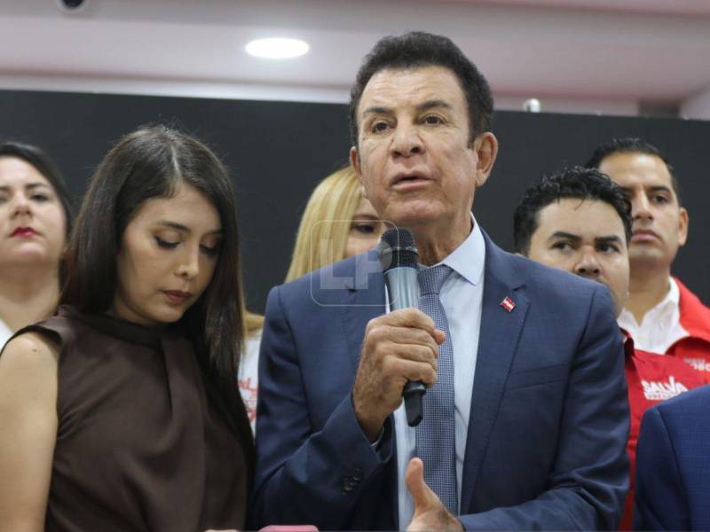 El presidenciable Salvador Nasralla en conferencia de prensa este lunes en Tegucigalpa.