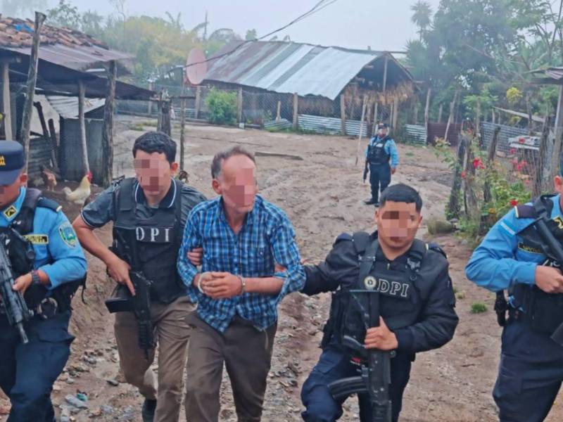 Después del hecho sangriento, el sospechoso amenazó a su pareja para que no dijera nada e intentó huir.