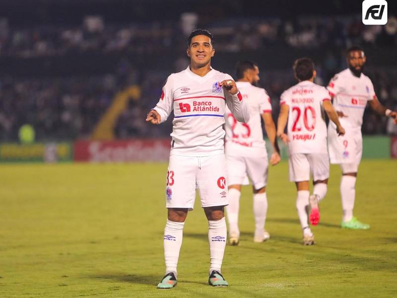 Michaell Chirinos celebrando su golazo contra Cartaginés.